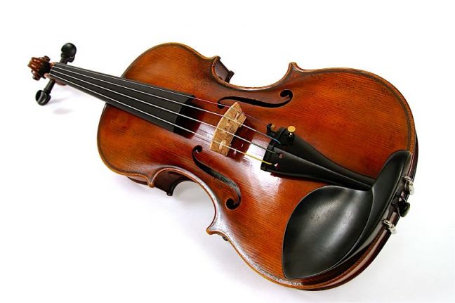 http://www.i-italy.org/files/imagecache/545x/files/still_photos/Stradivari%20model%20violin%20-%20angle_1256056181.jpg